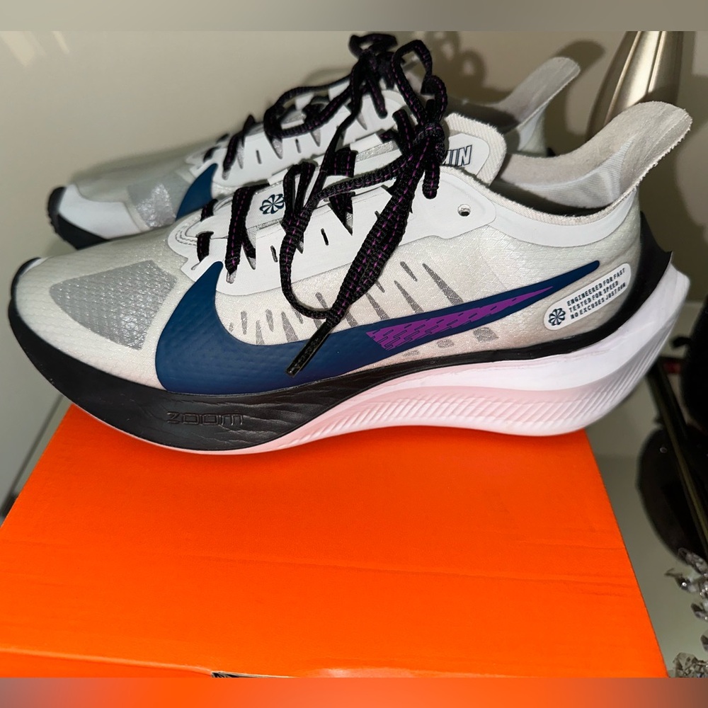 Nike mesh Zero Gravity Walking shoes